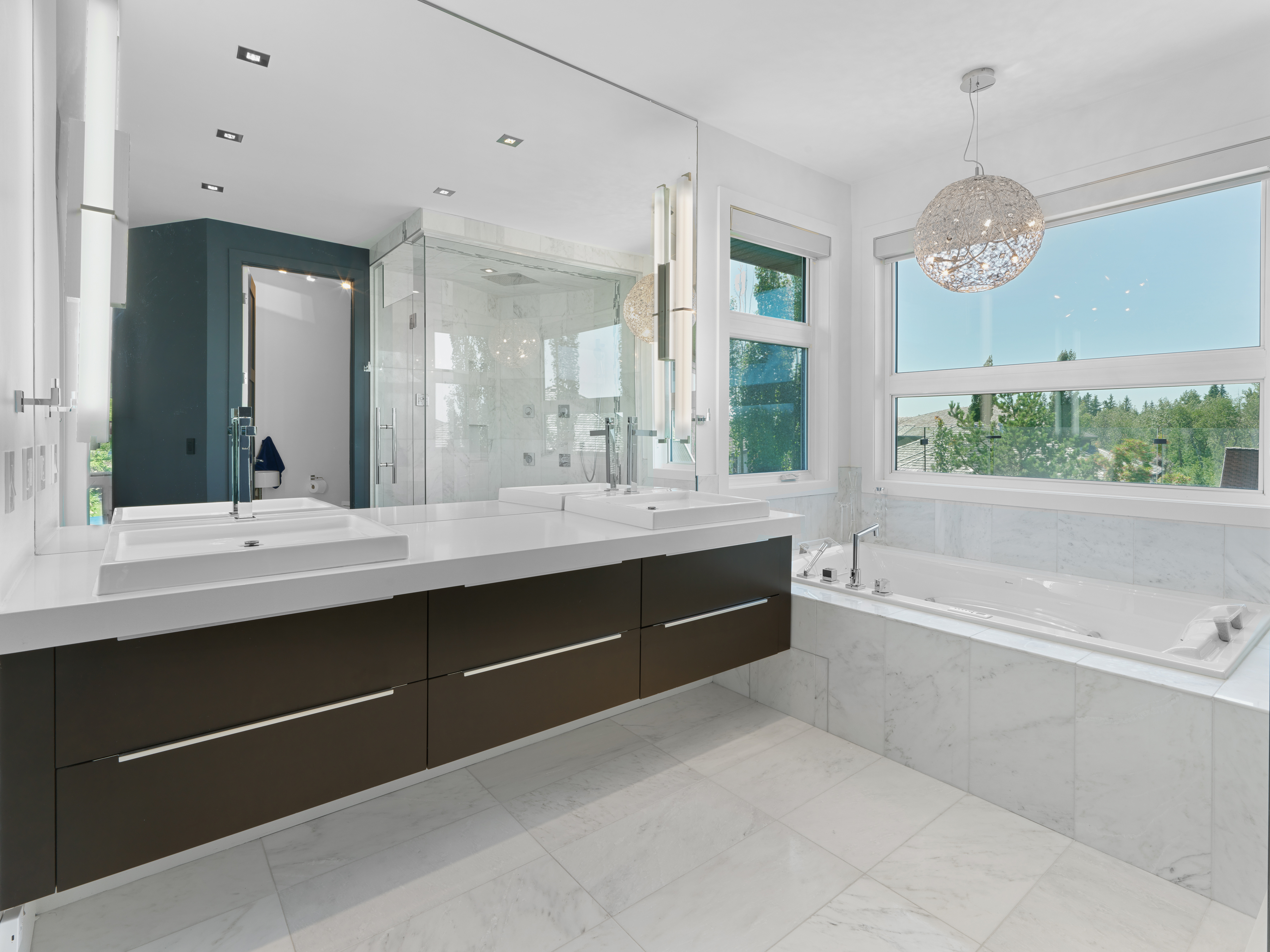 Ensuite in 703 Dalhousie Way in Donsdale home for sale by Holland and Associates Real Estate in Edmonton.